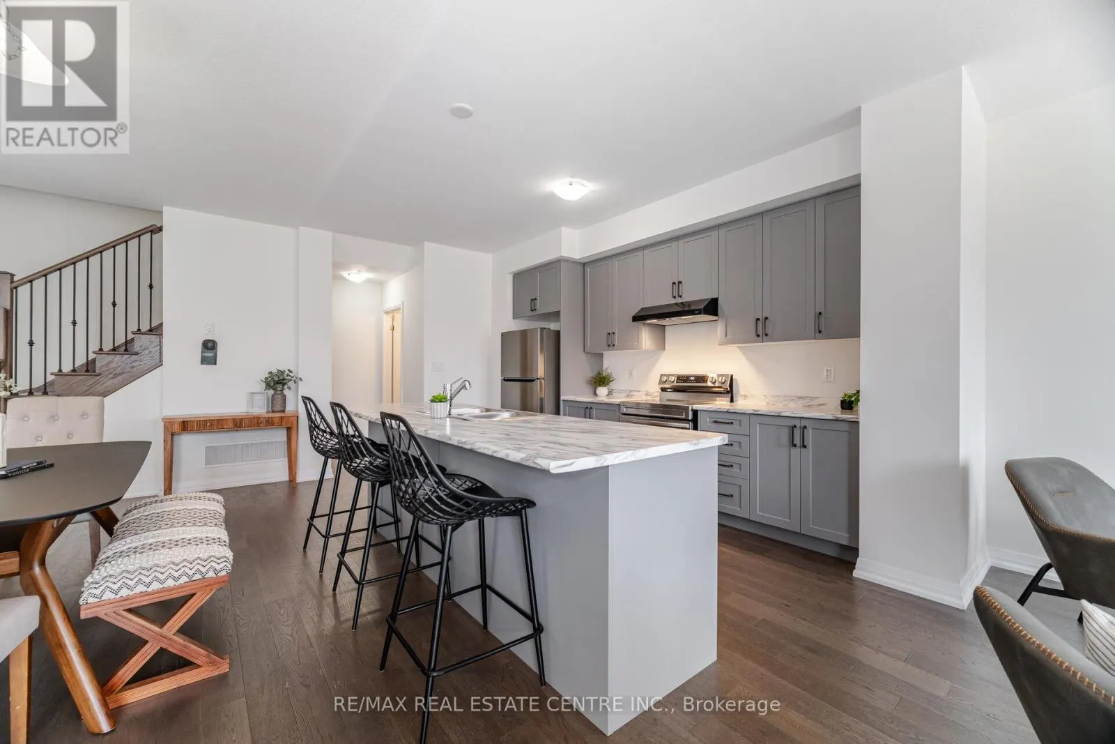 33 GRANVILLE CRESCENT