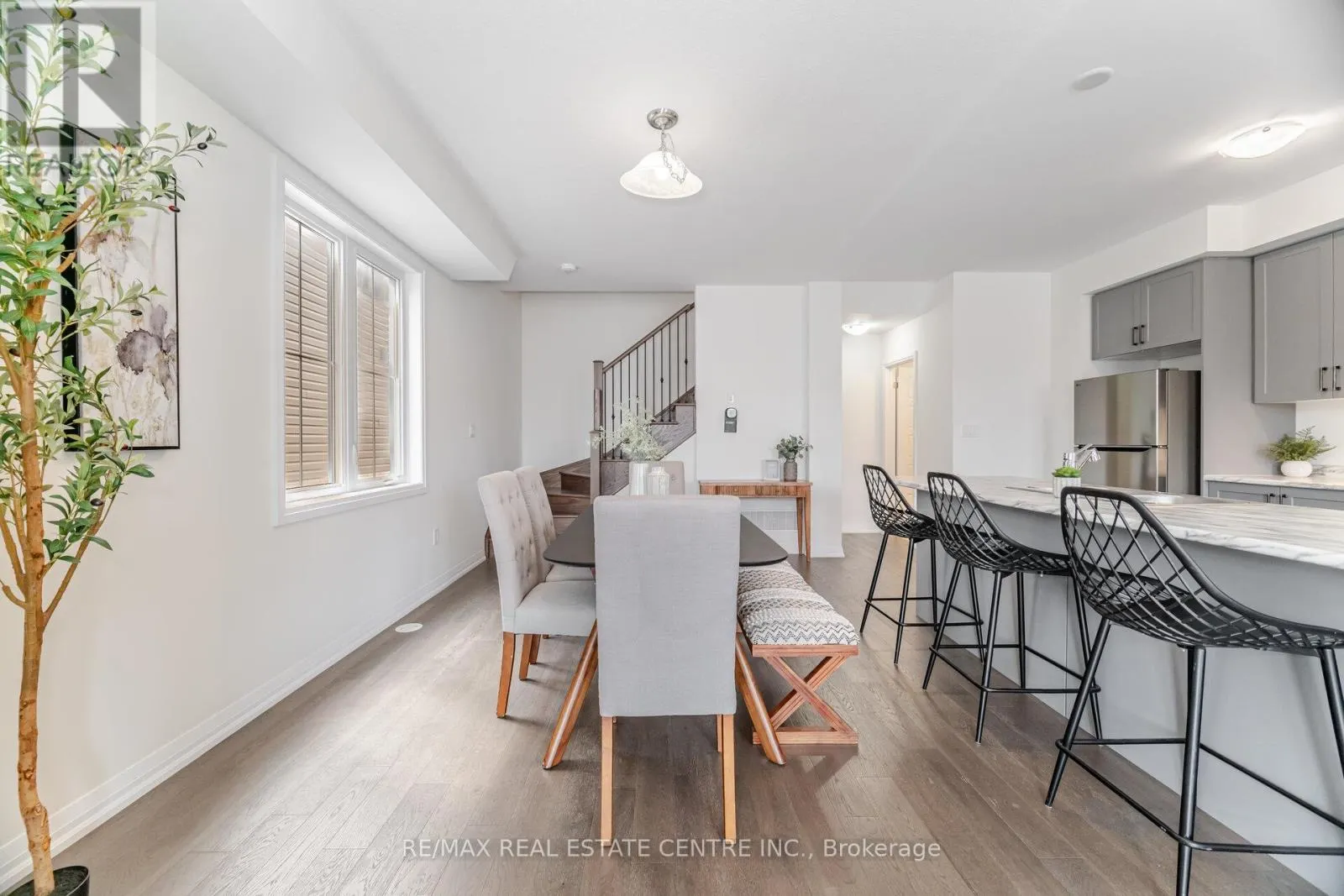 33 GRANVILLE CRESCENT