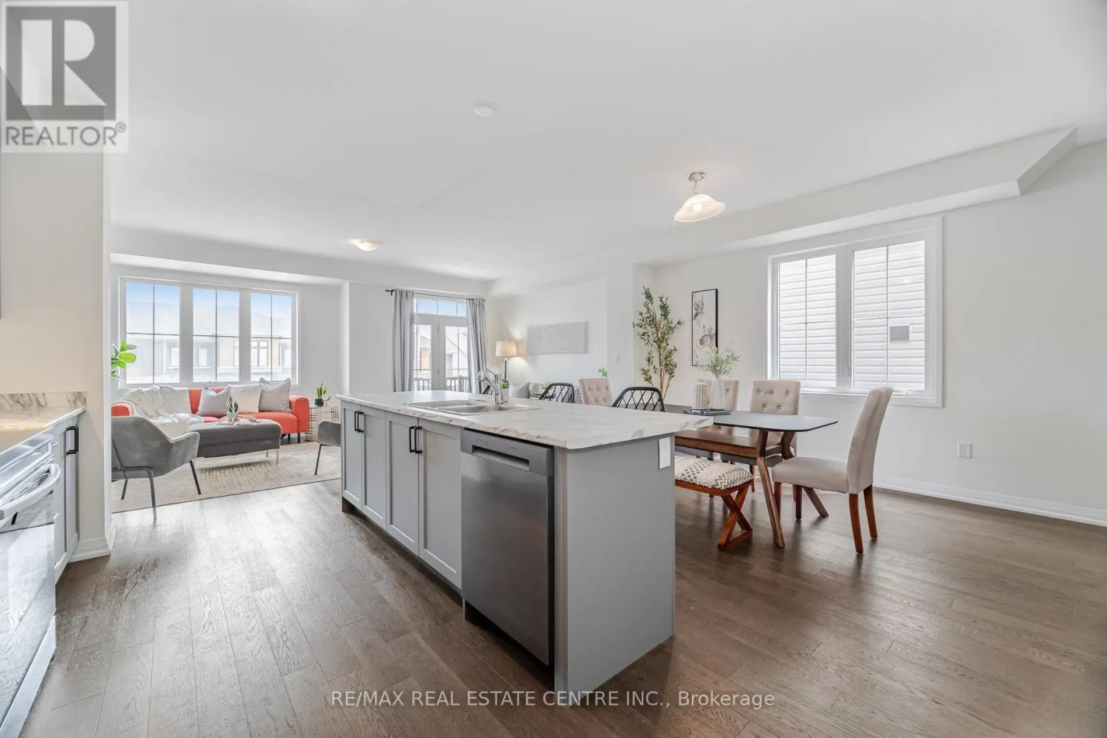 33 GRANVILLE CRESCENT