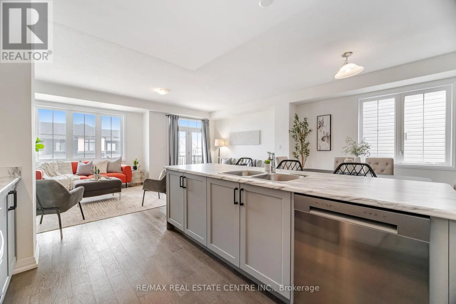 33 GRANVILLE CRESCENT