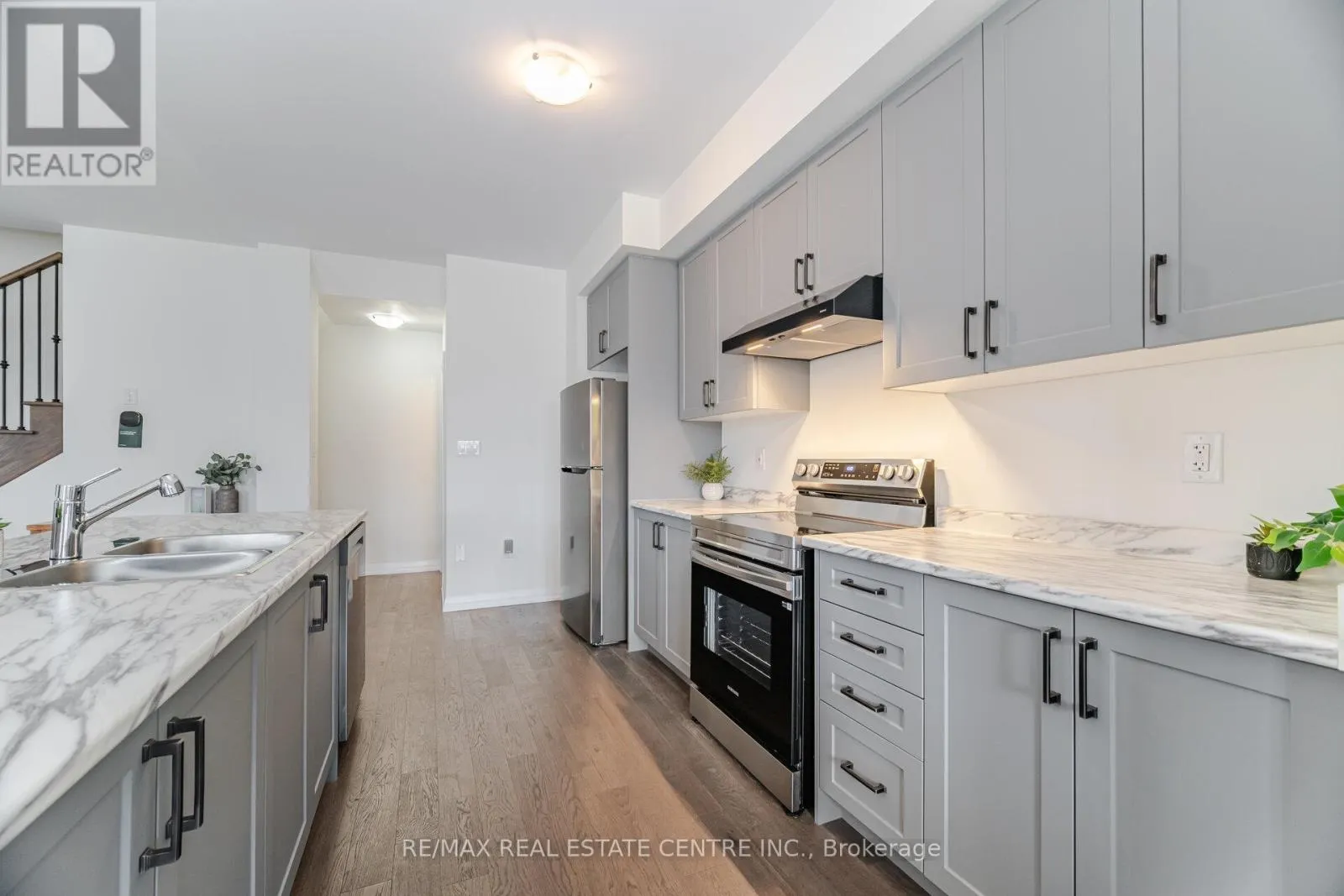 33 GRANVILLE CRESCENT