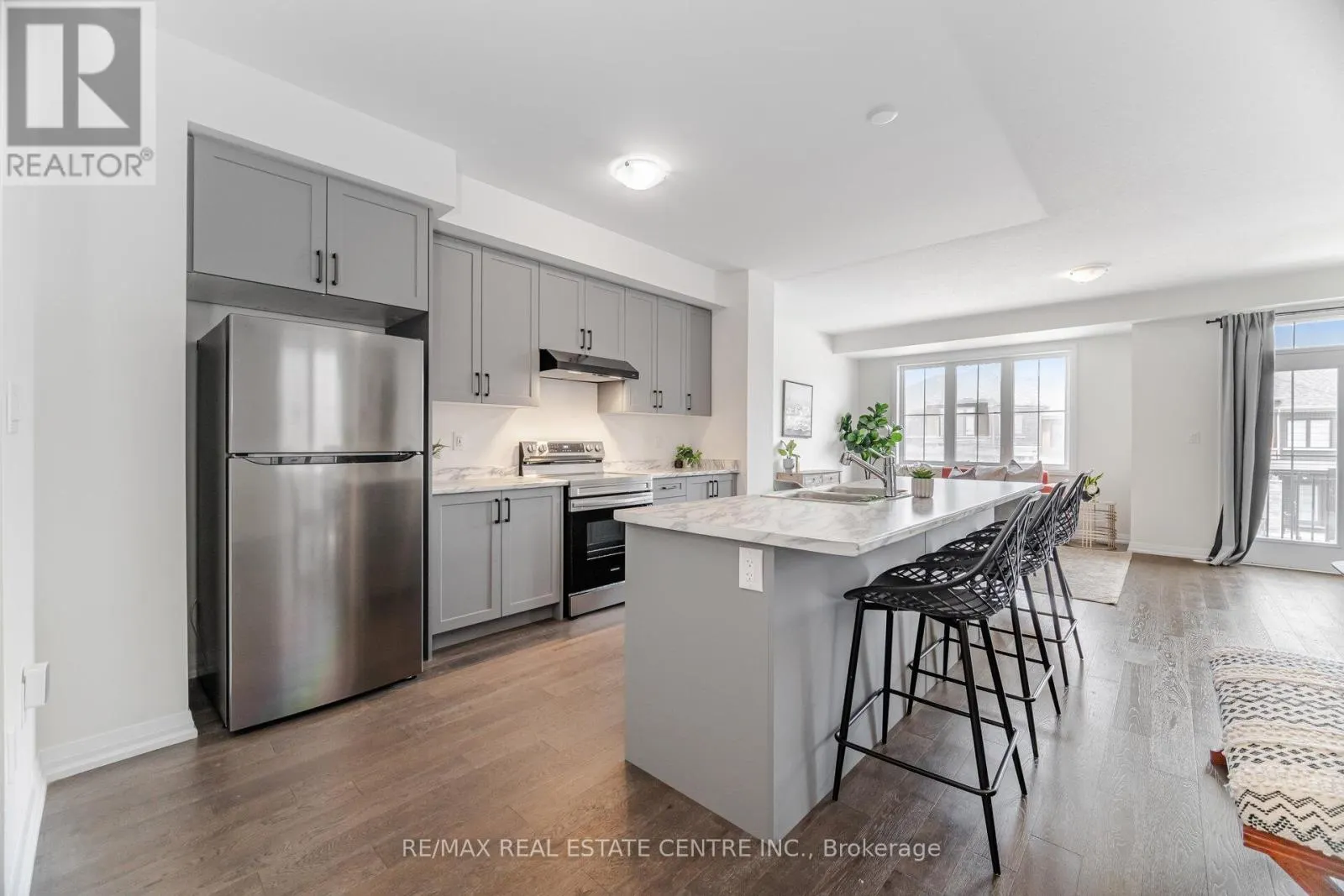 33 GRANVILLE CRESCENT