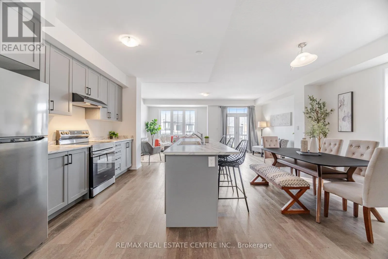 33 GRANVILLE CRESCENT