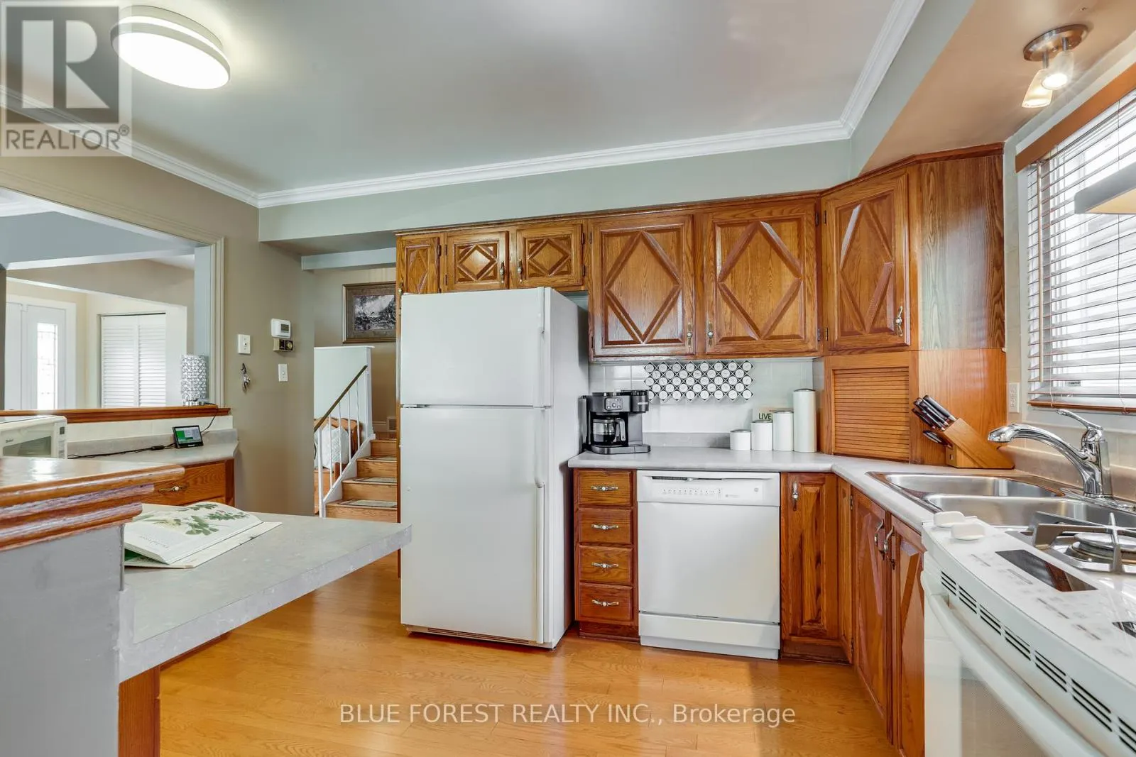 6 ASHBURY AVENUE