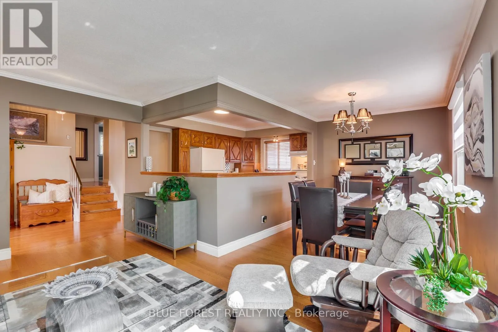 6 ASHBURY AVENUE