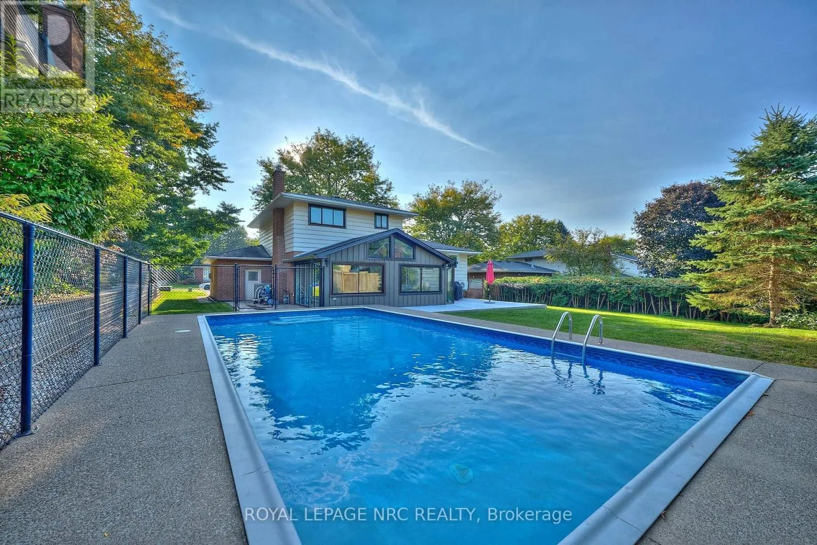 10 WILLOWDALE COURT