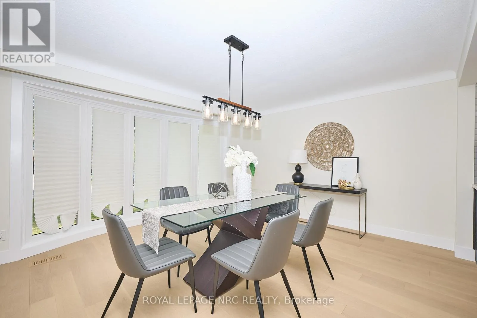 10 WILLOWDALE COURT