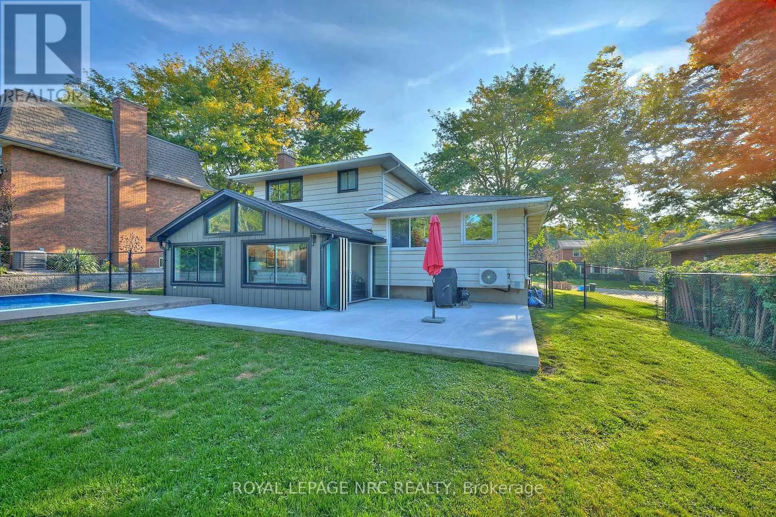 10 WILLOWDALE COURT