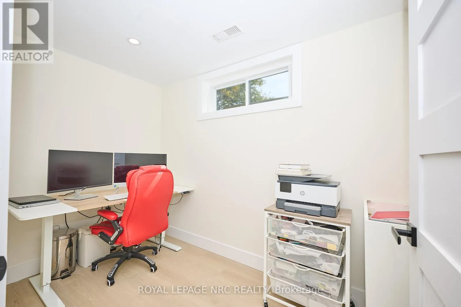 10 WILLOWDALE COURT