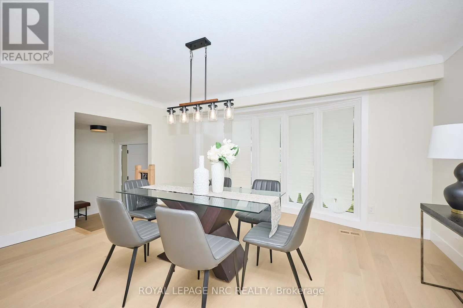 10 WILLOWDALE COURT
