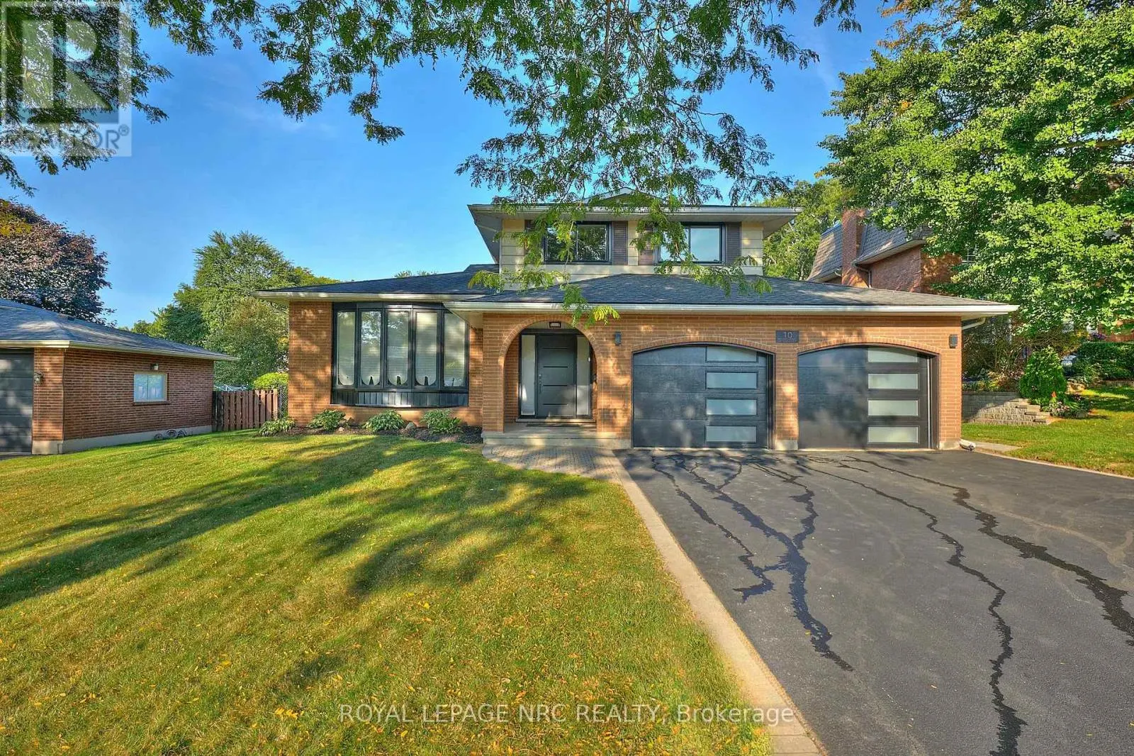 10 WILLOWDALE COURT