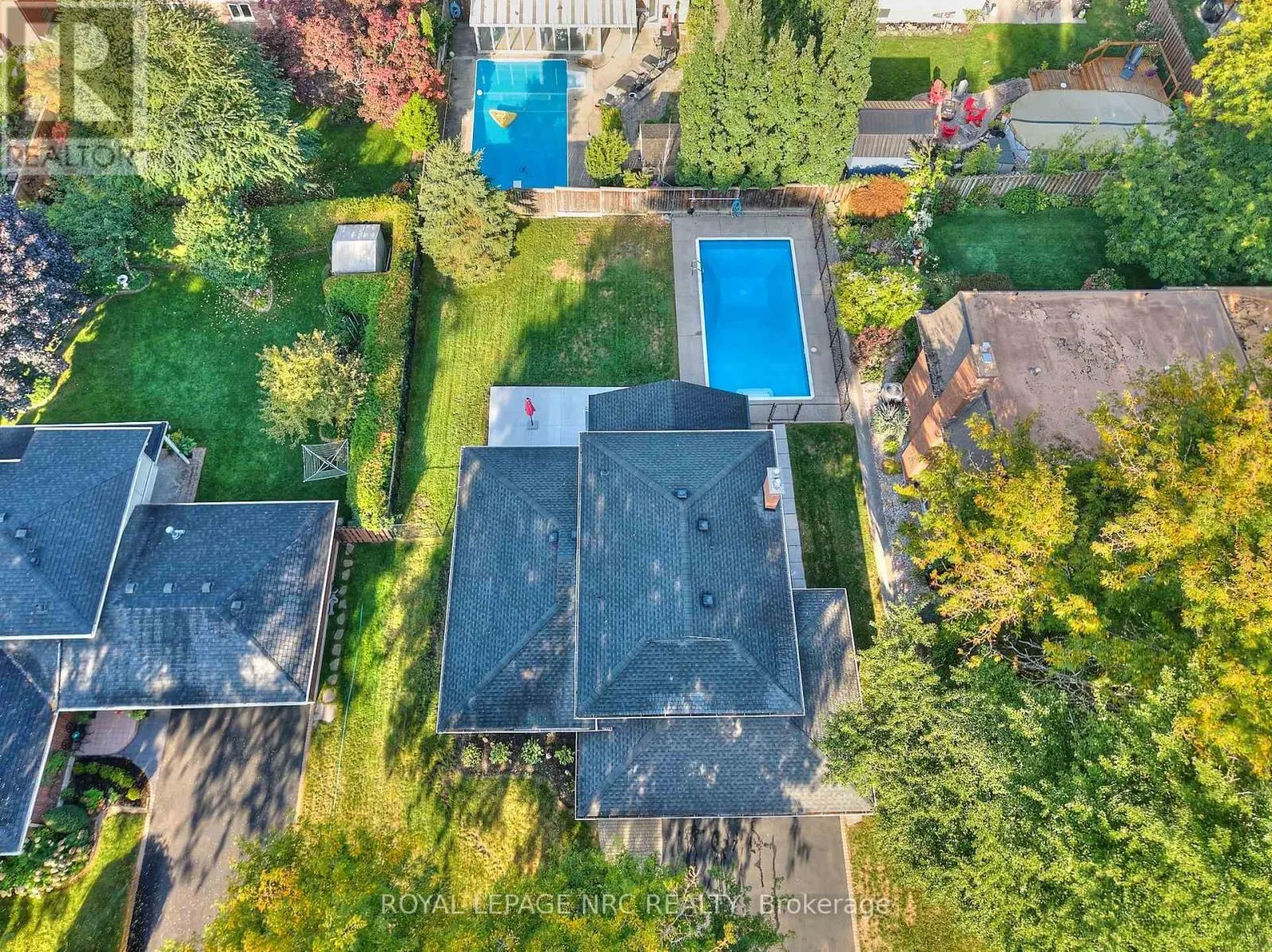 10 WILLOWDALE COURT