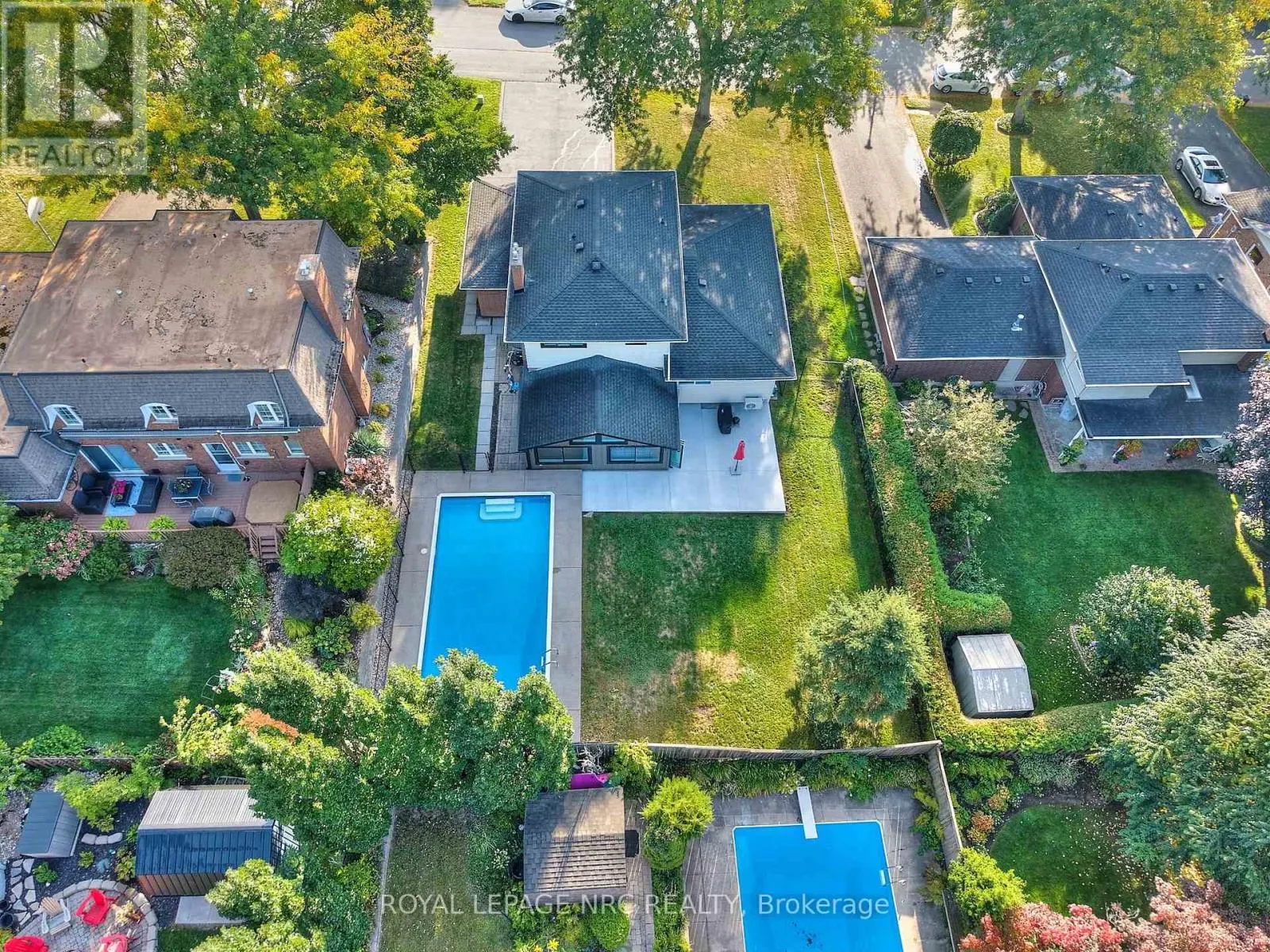 10 WILLOWDALE COURT