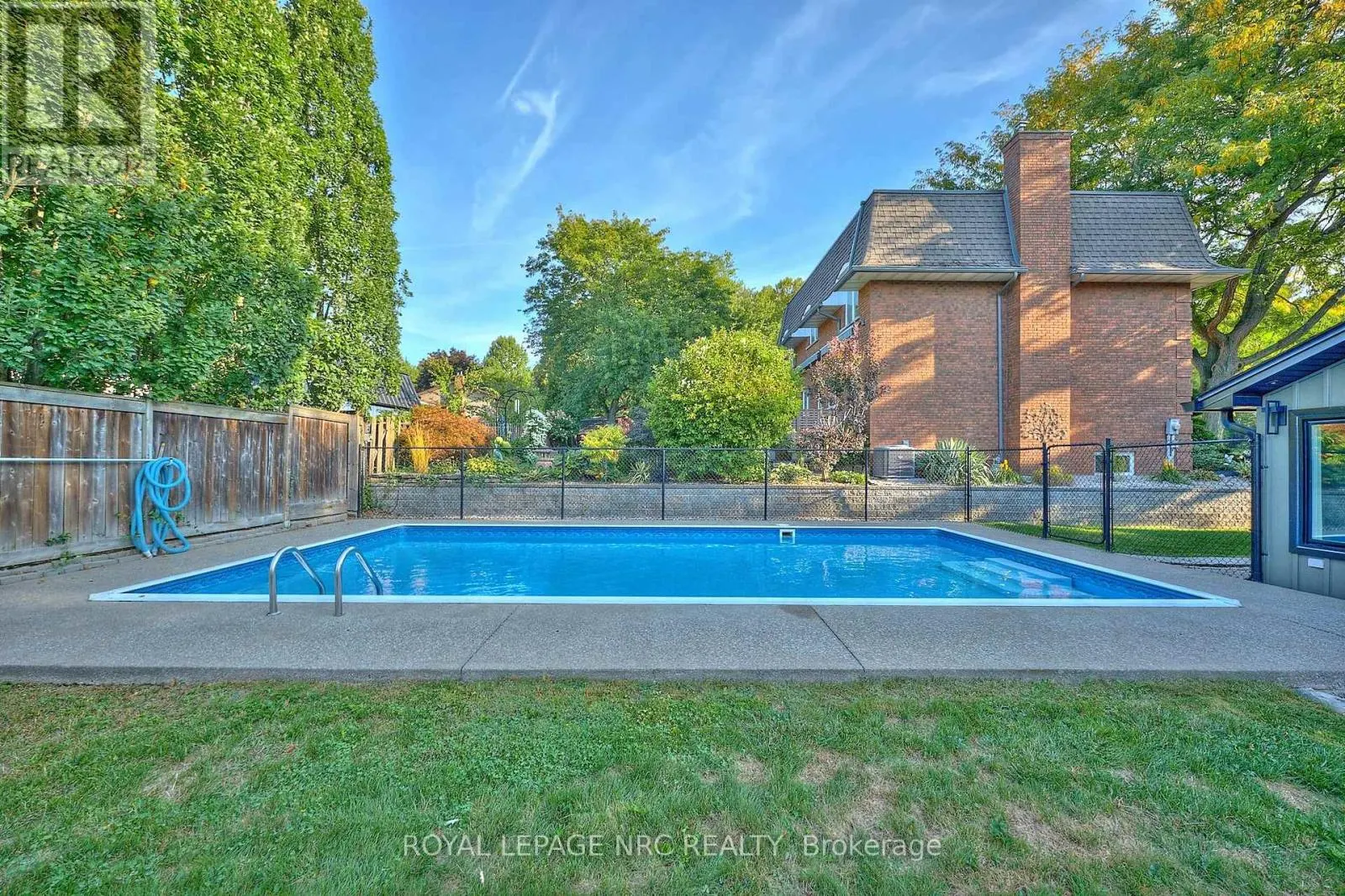 10 WILLOWDALE COURT