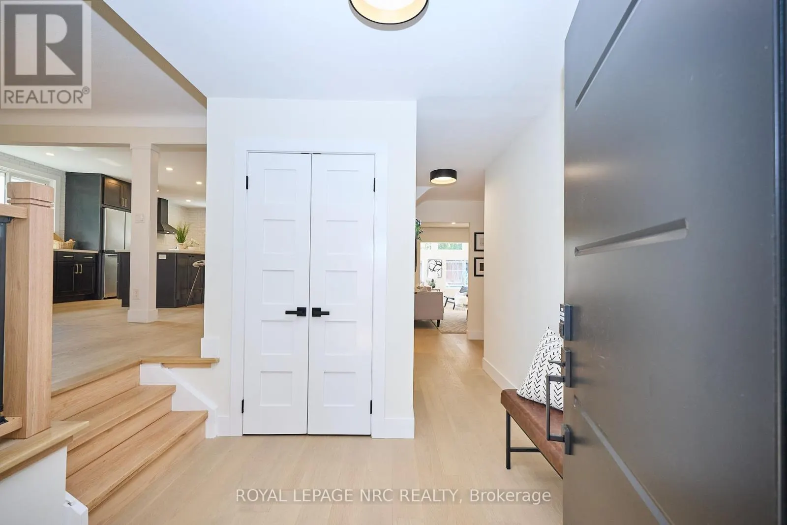 10 WILLOWDALE COURT