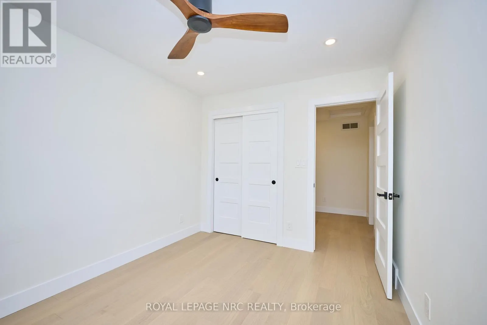 10 WILLOWDALE COURT