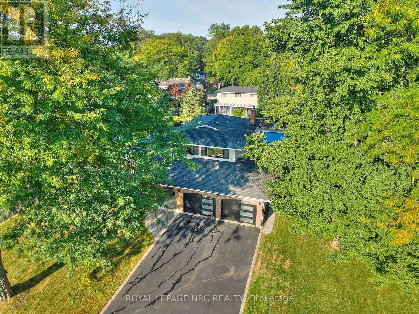 10 WILLOWDALE COURT