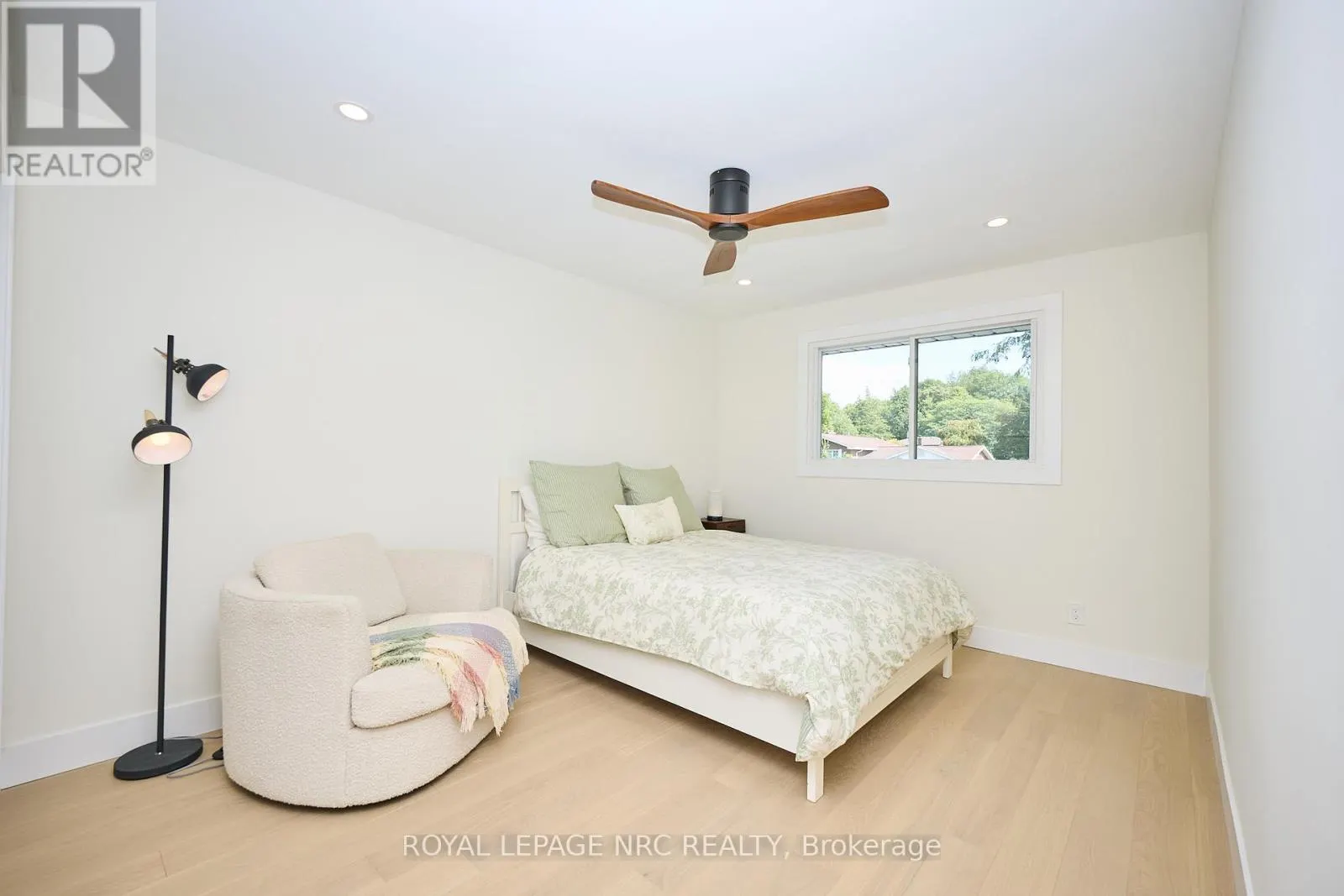 10 WILLOWDALE COURT