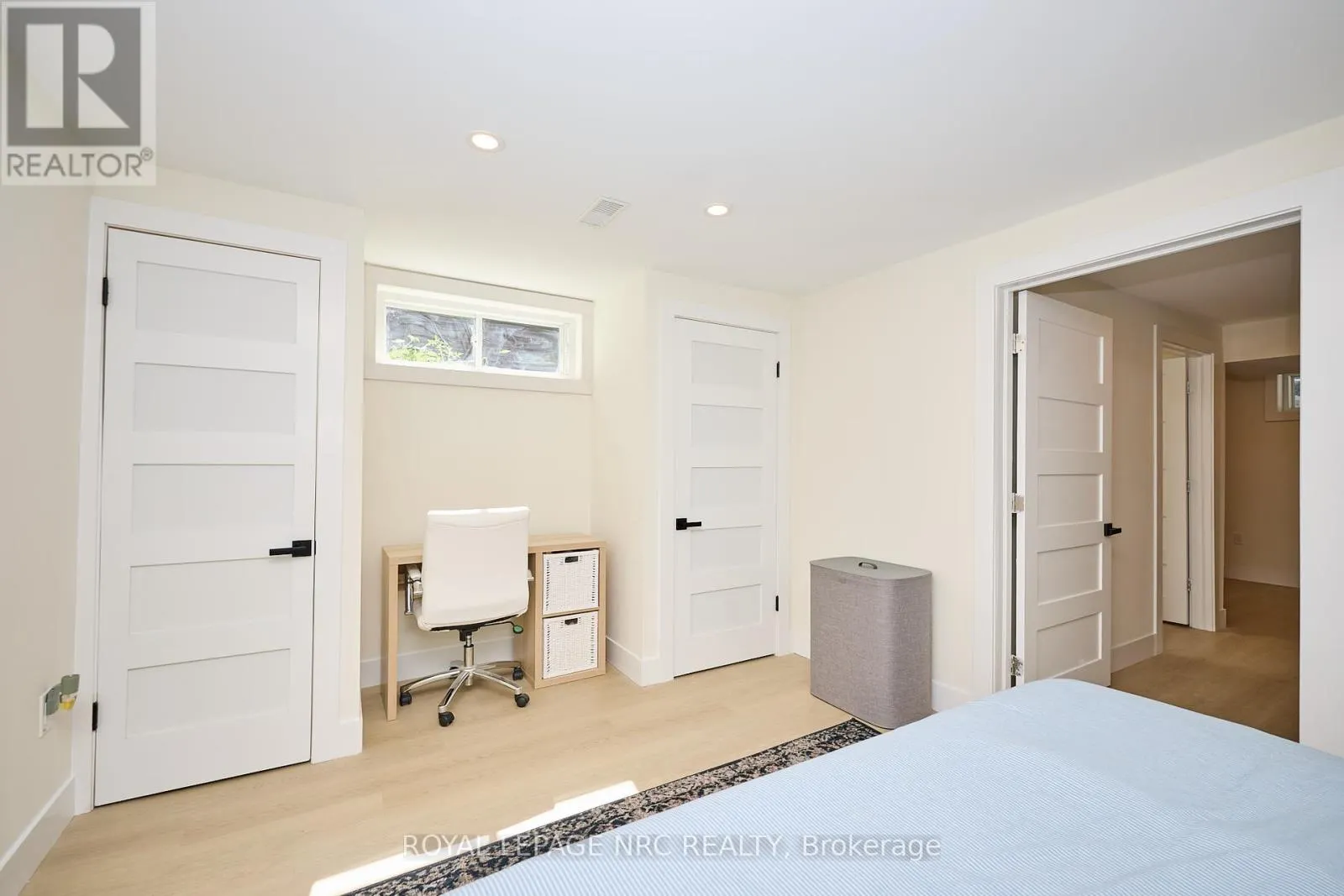 10 WILLOWDALE COURT