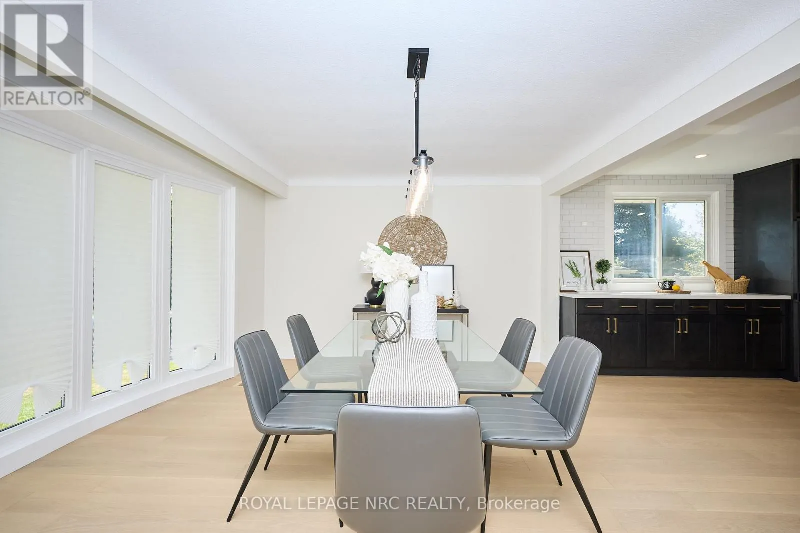 10 WILLOWDALE COURT