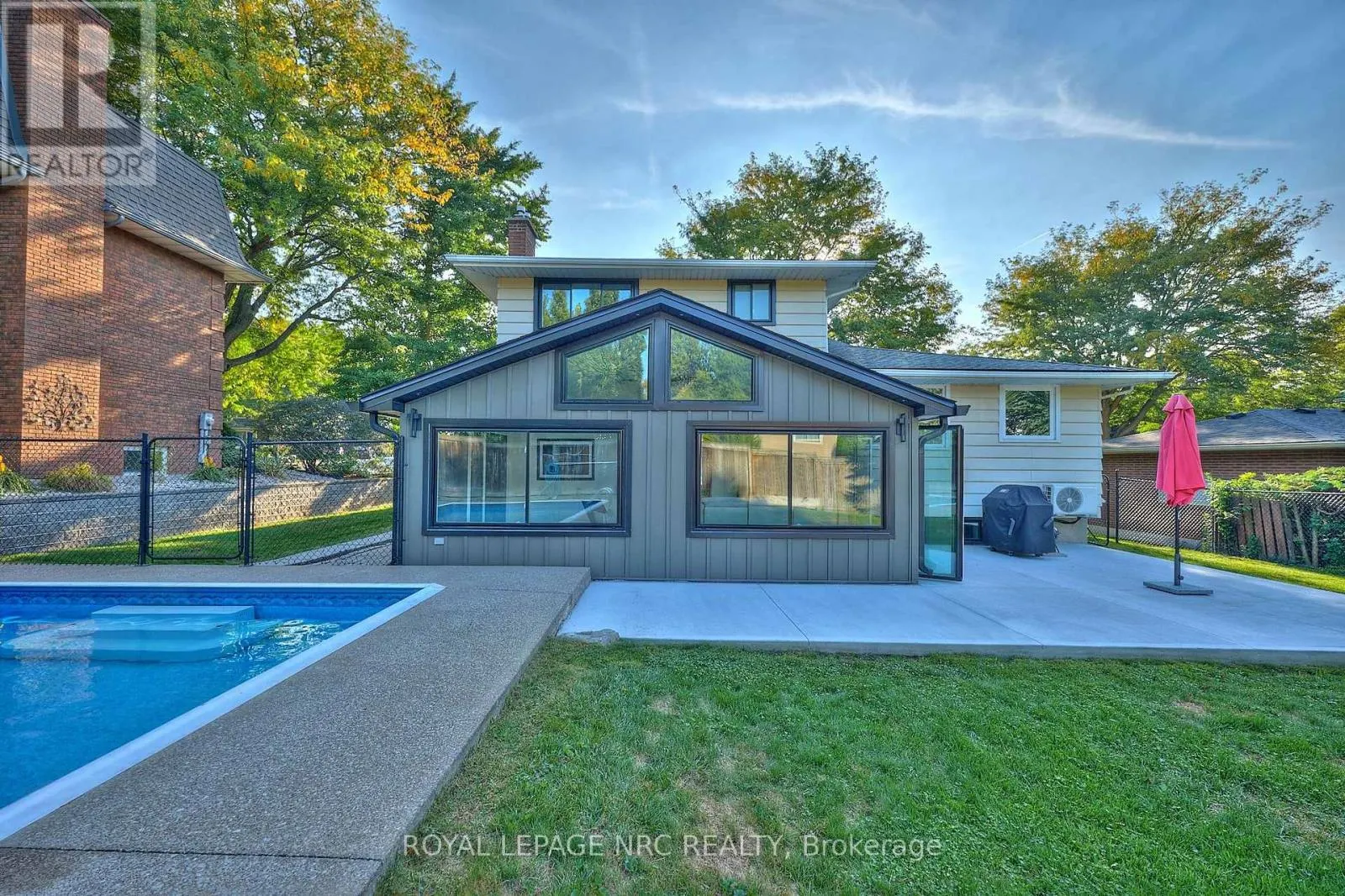 10 WILLOWDALE COURT