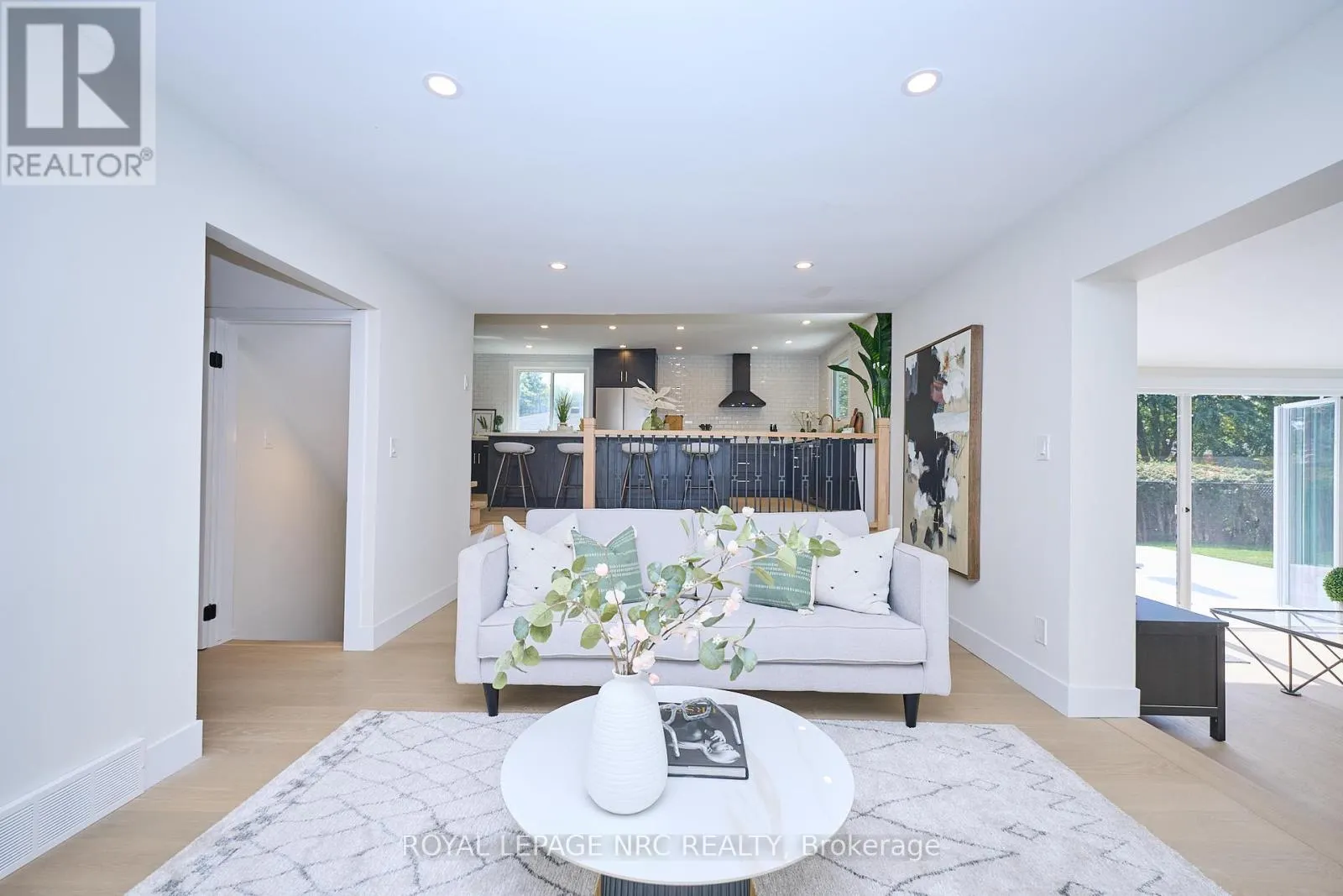 10 WILLOWDALE COURT