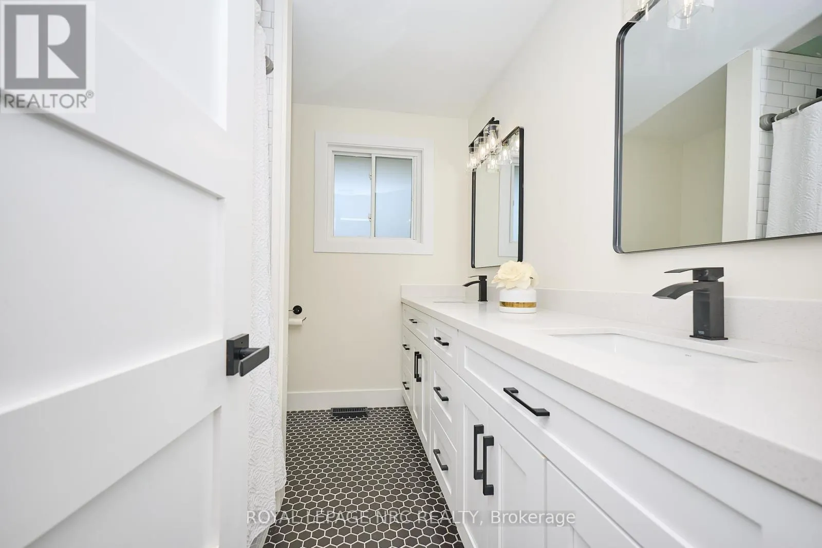 10 WILLOWDALE COURT