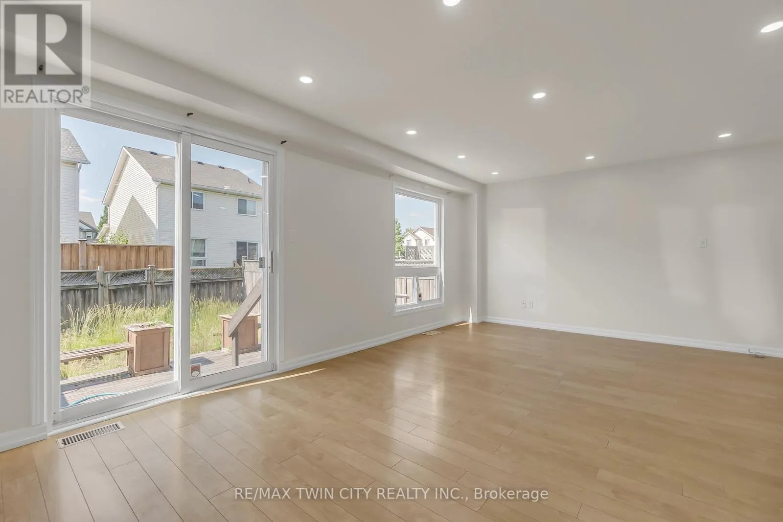 62 FOXGLOVE CRESCENT