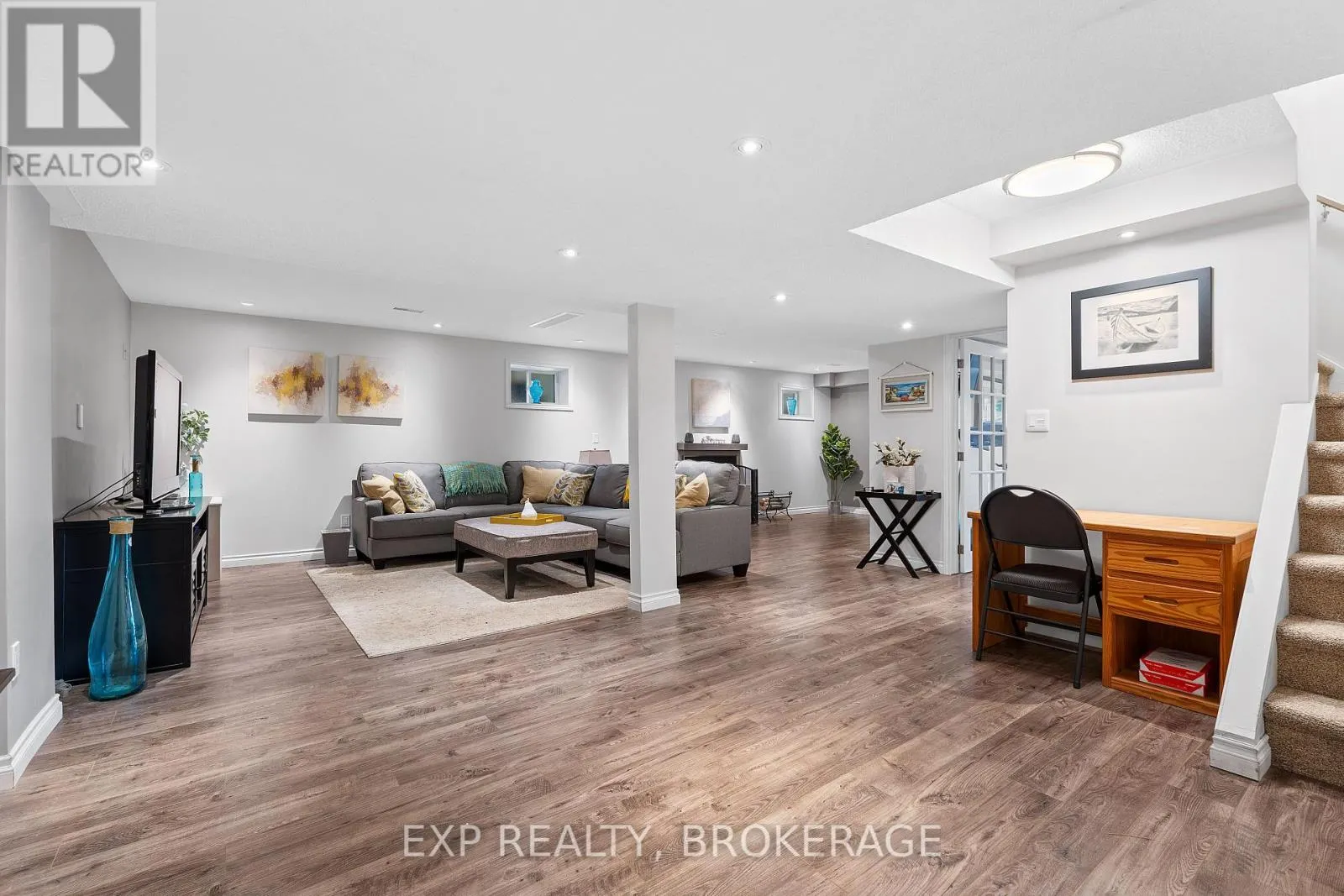 564 BRAESIDE CRESCENT