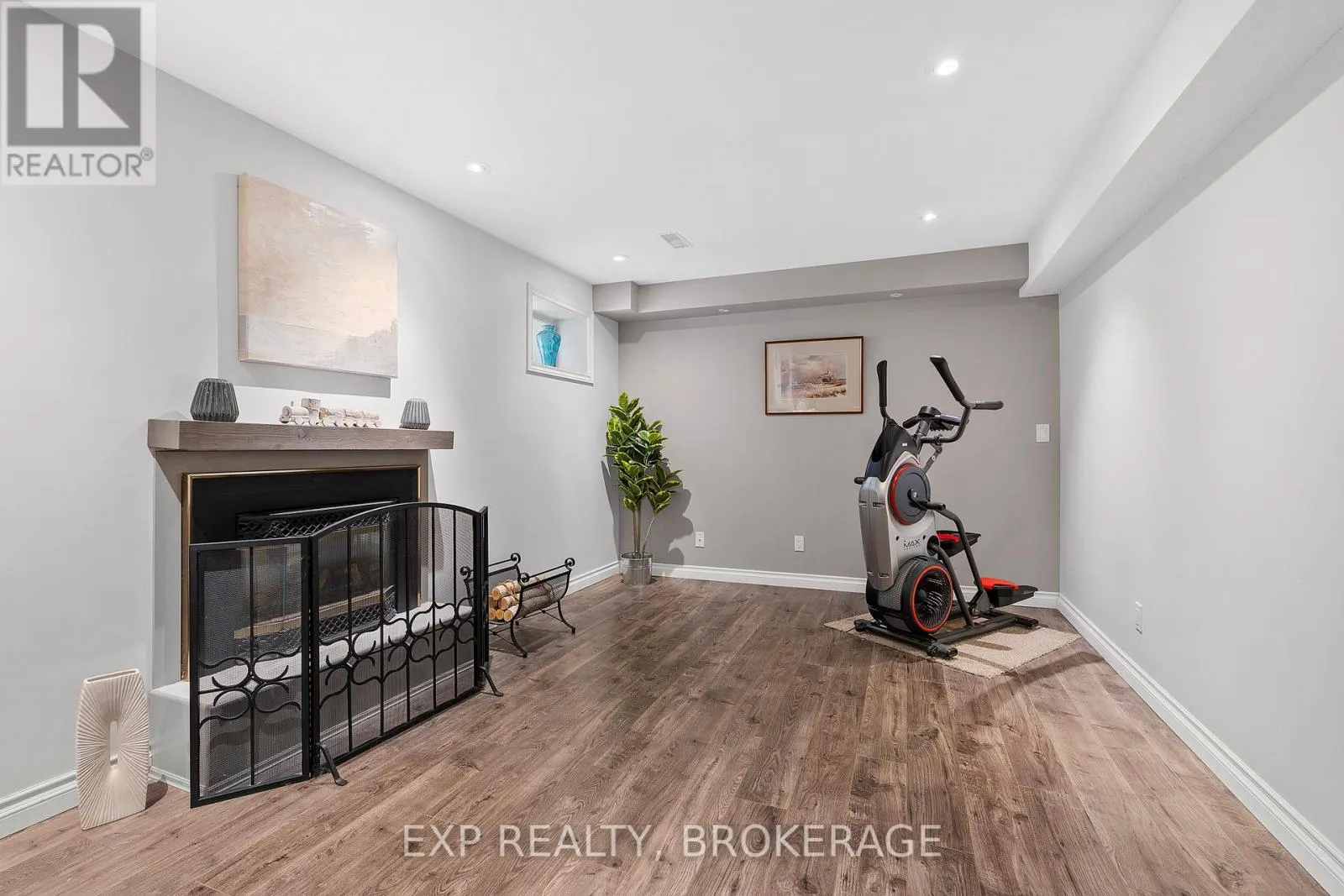 564 BRAESIDE CRESCENT