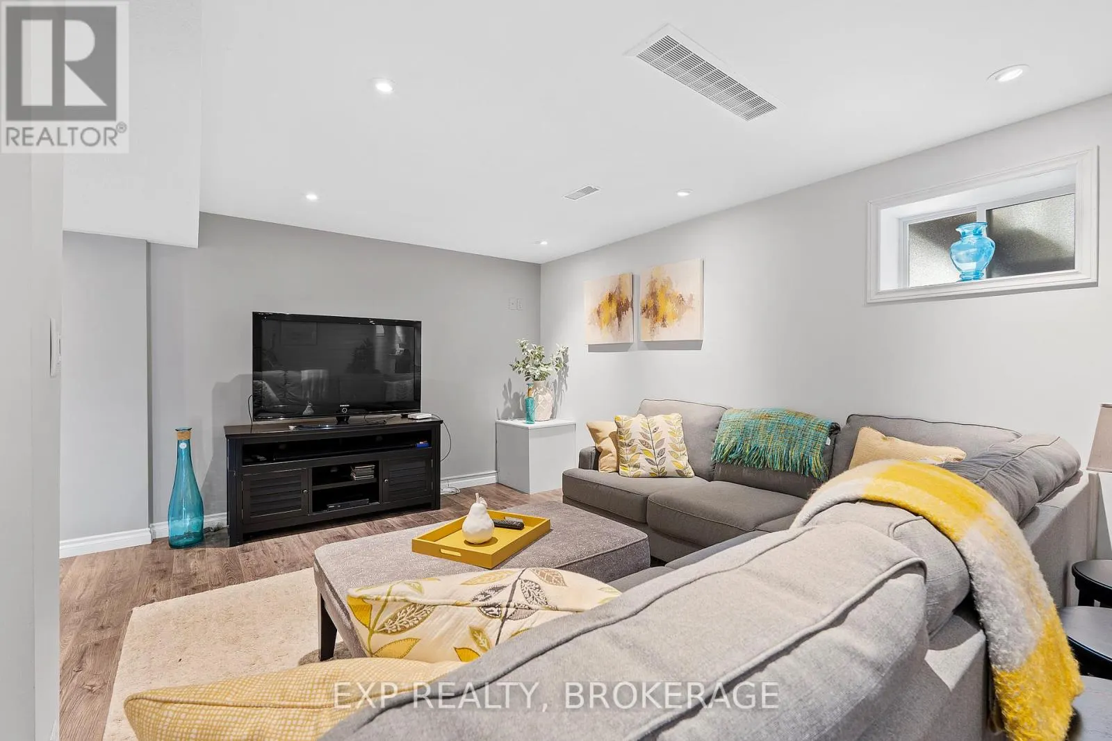 564 BRAESIDE CRESCENT