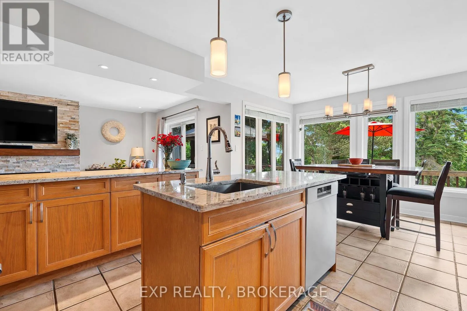564 BRAESIDE CRESCENT