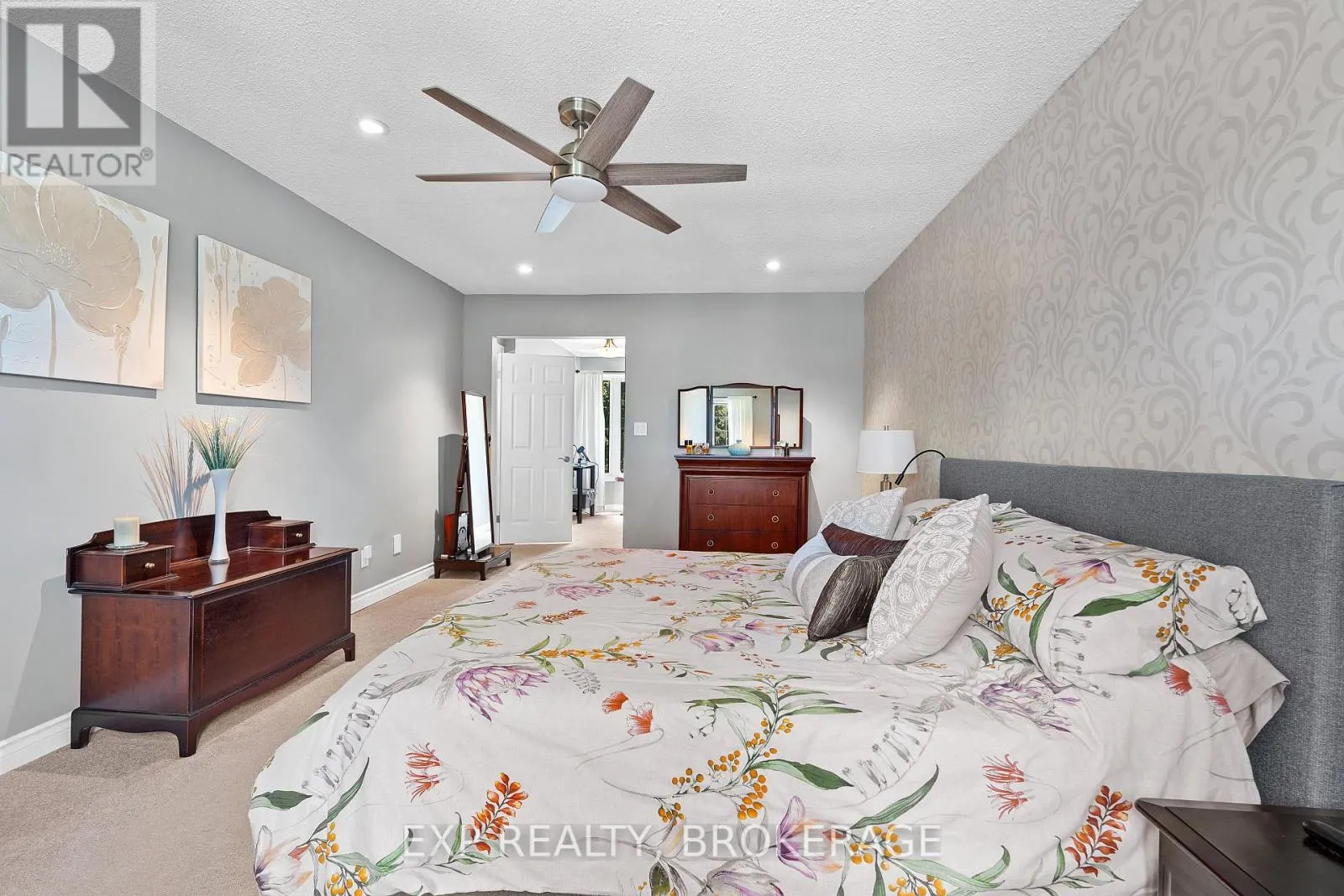 564 BRAESIDE CRESCENT