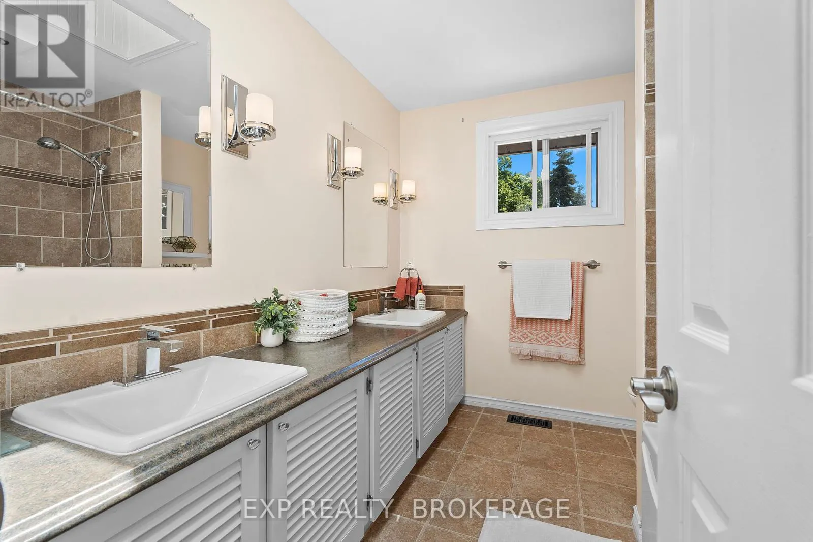 564 BRAESIDE CRESCENT