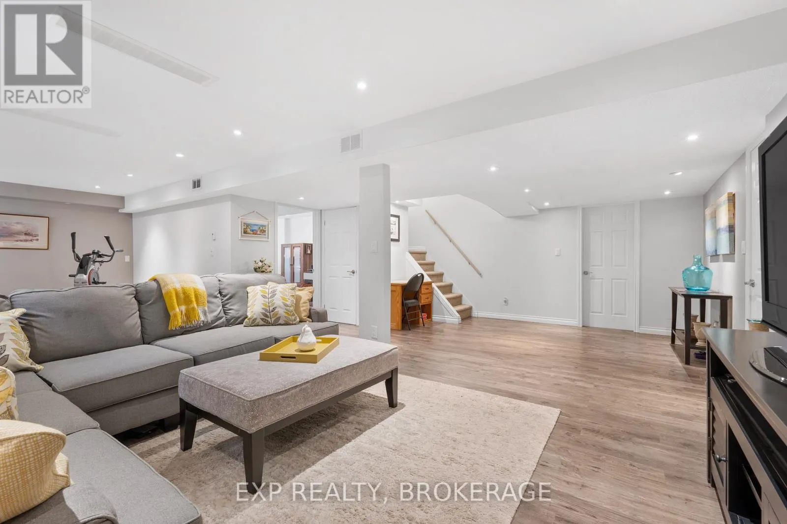 564 BRAESIDE CRESCENT