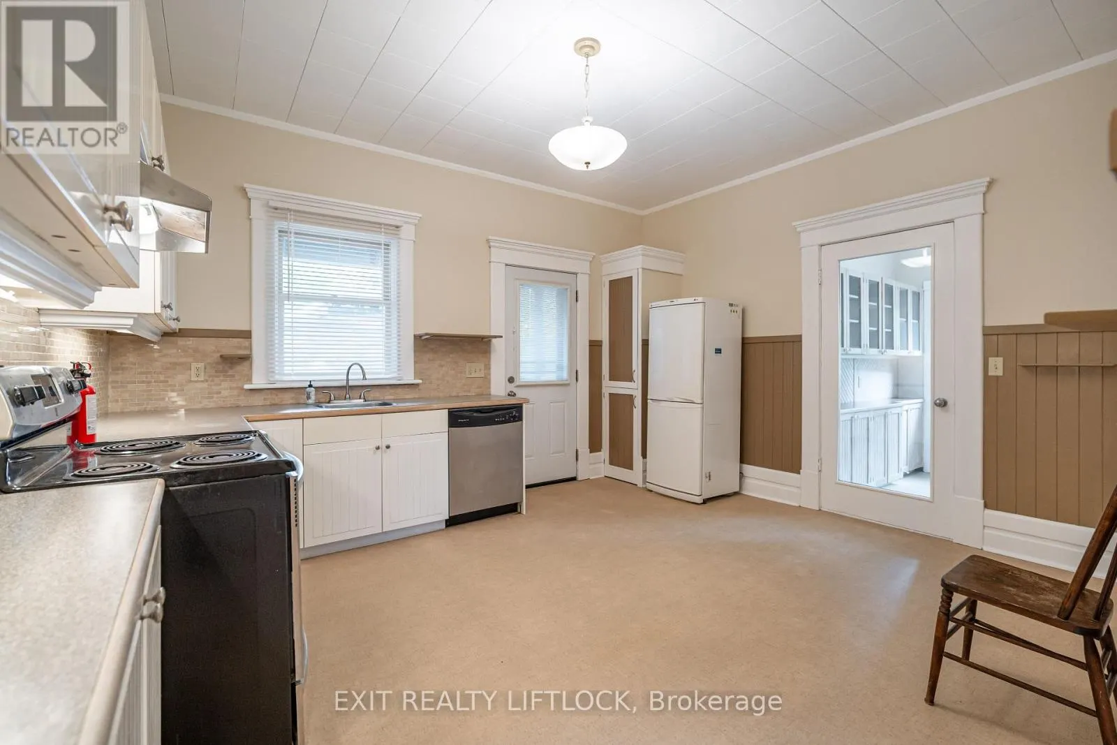 141 HUNTER STREET E
