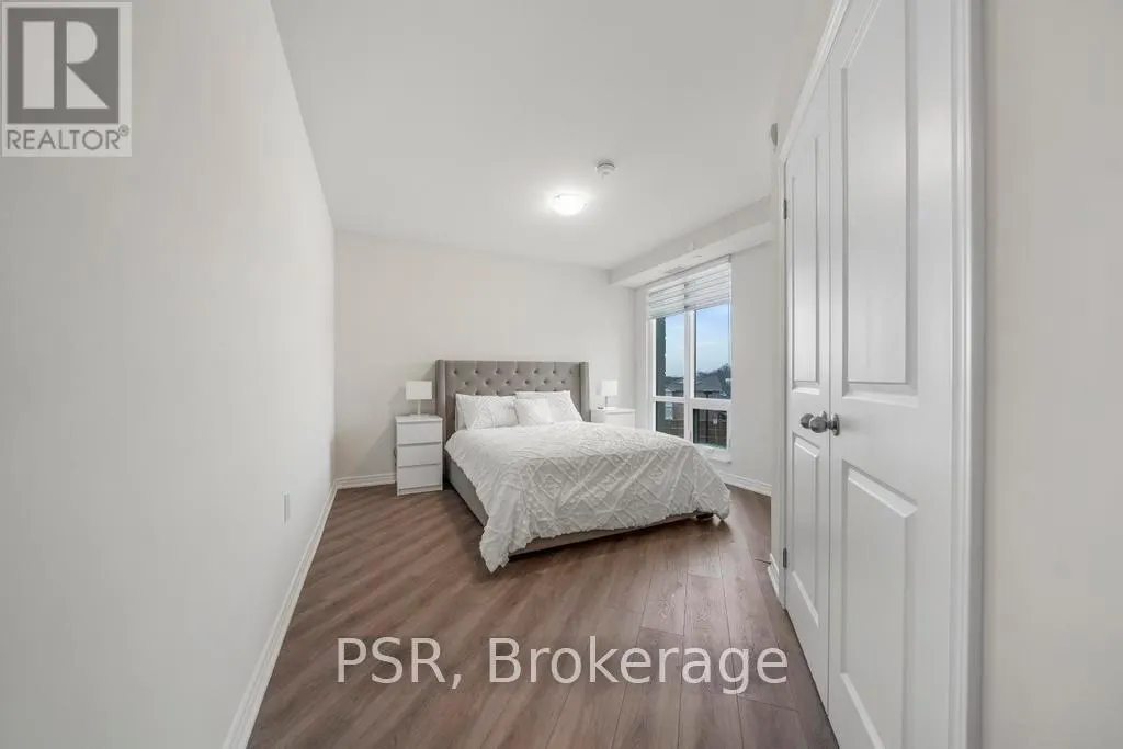 215 - 2750 KING STREET E