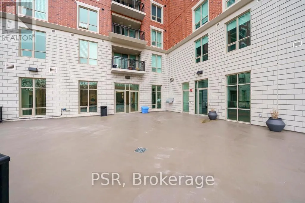 215 - 2750 KING STREET E