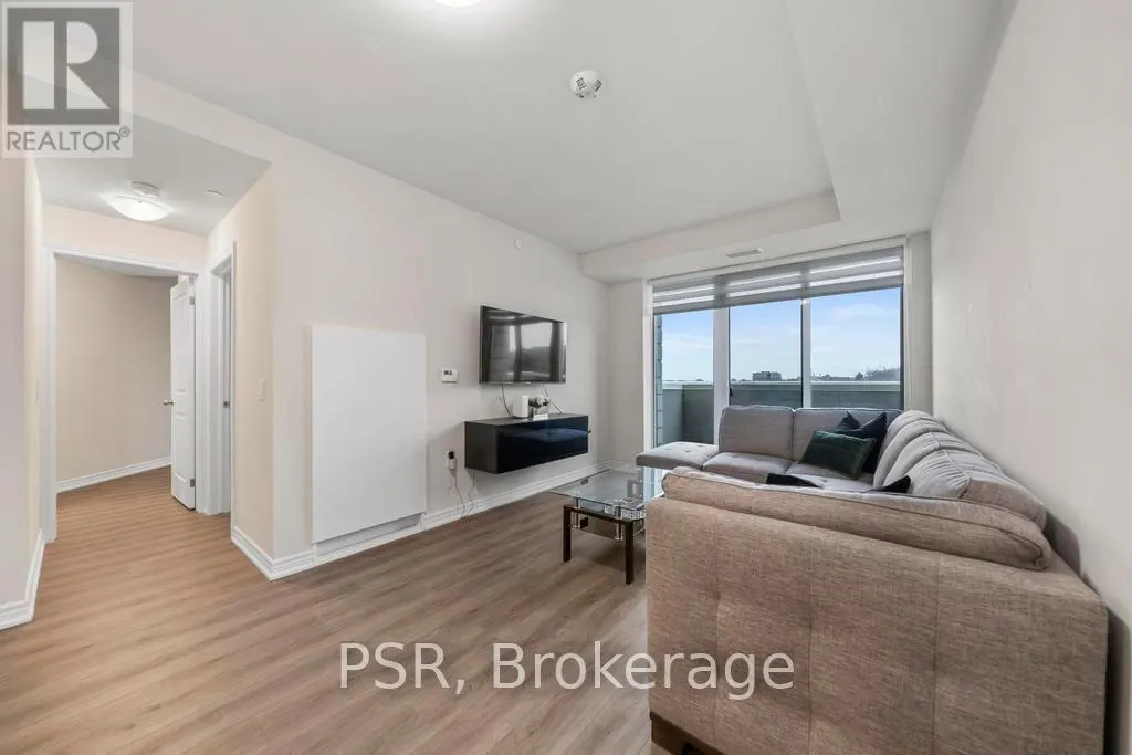 215 - 2750 KING STREET E