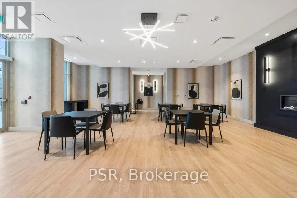 215 - 2750 KING STREET E