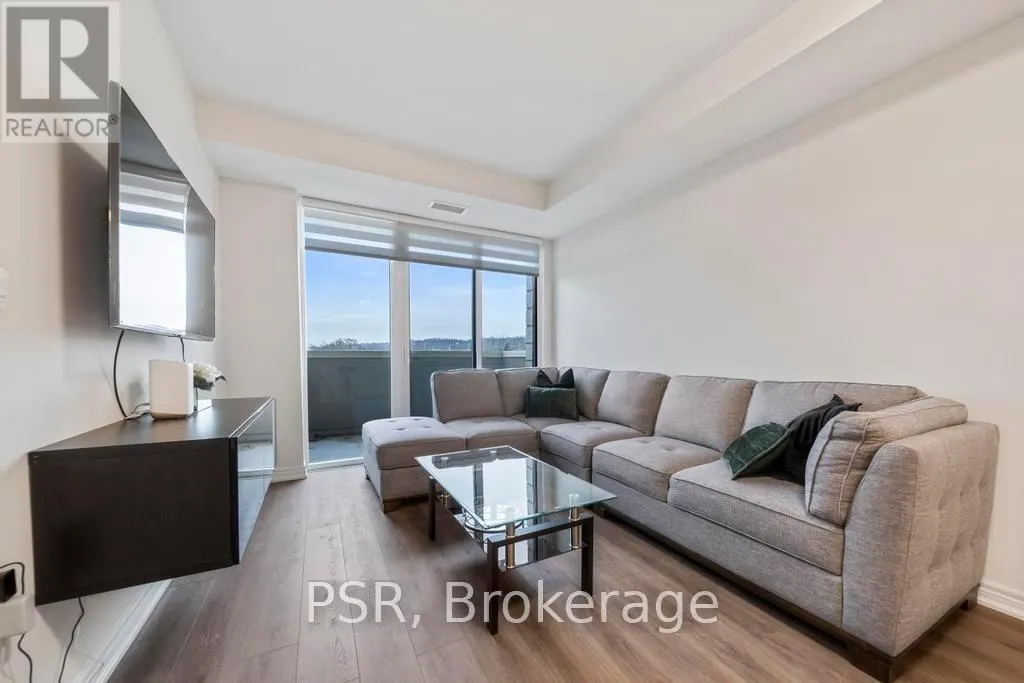 215 - 2750 KING STREET E