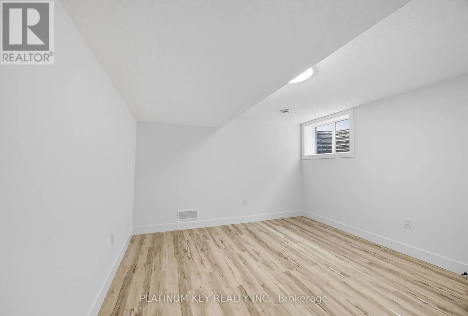 32 BRISCOE CRESCENT