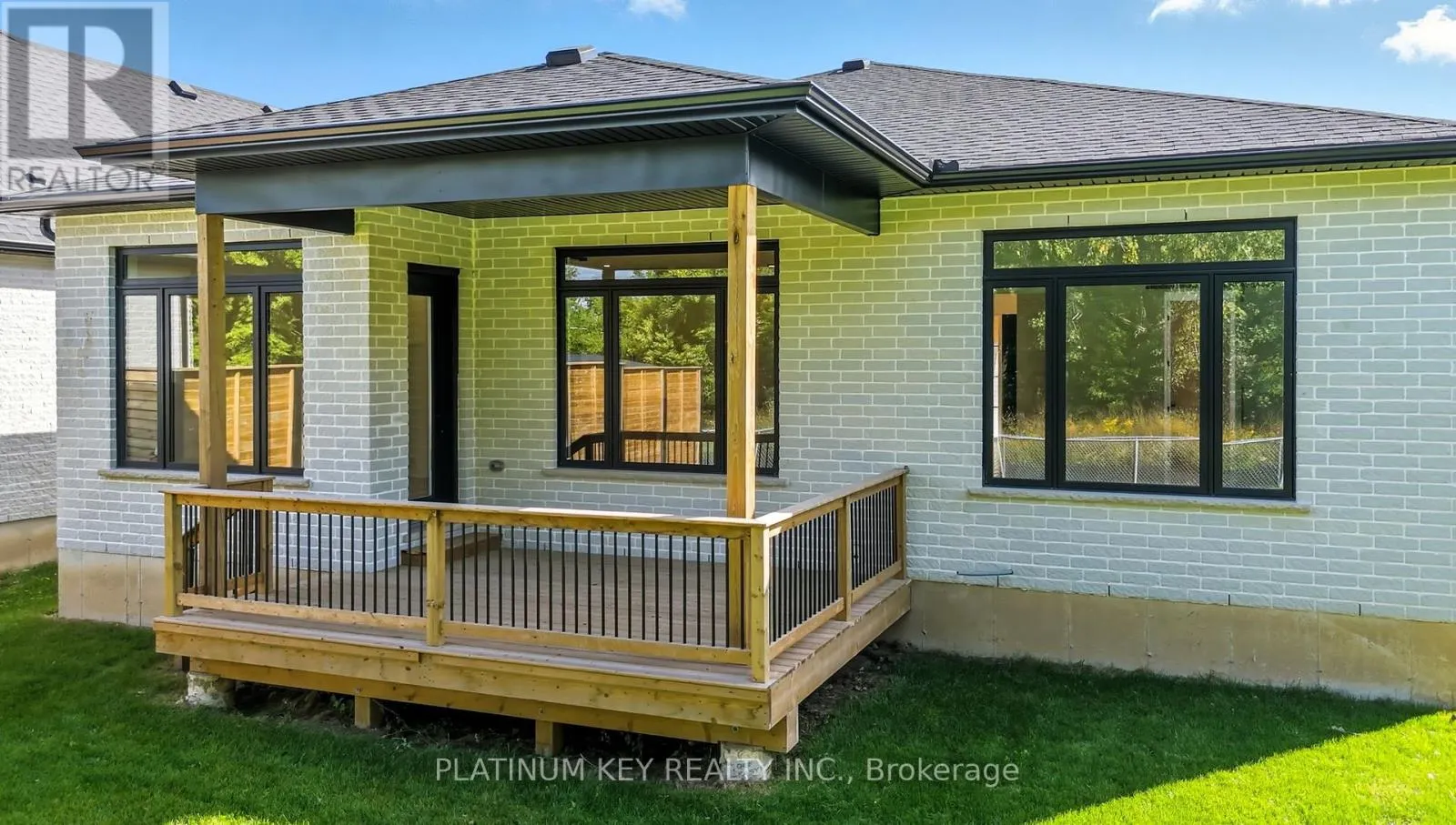 32 BRISCOE CRESCENT