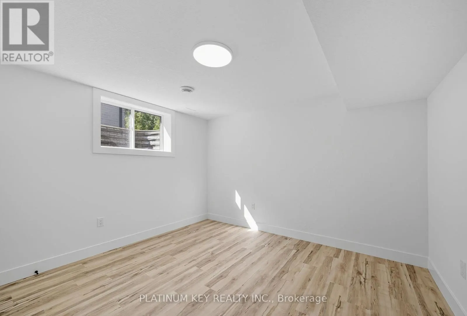 32 BRISCOE CRESCENT