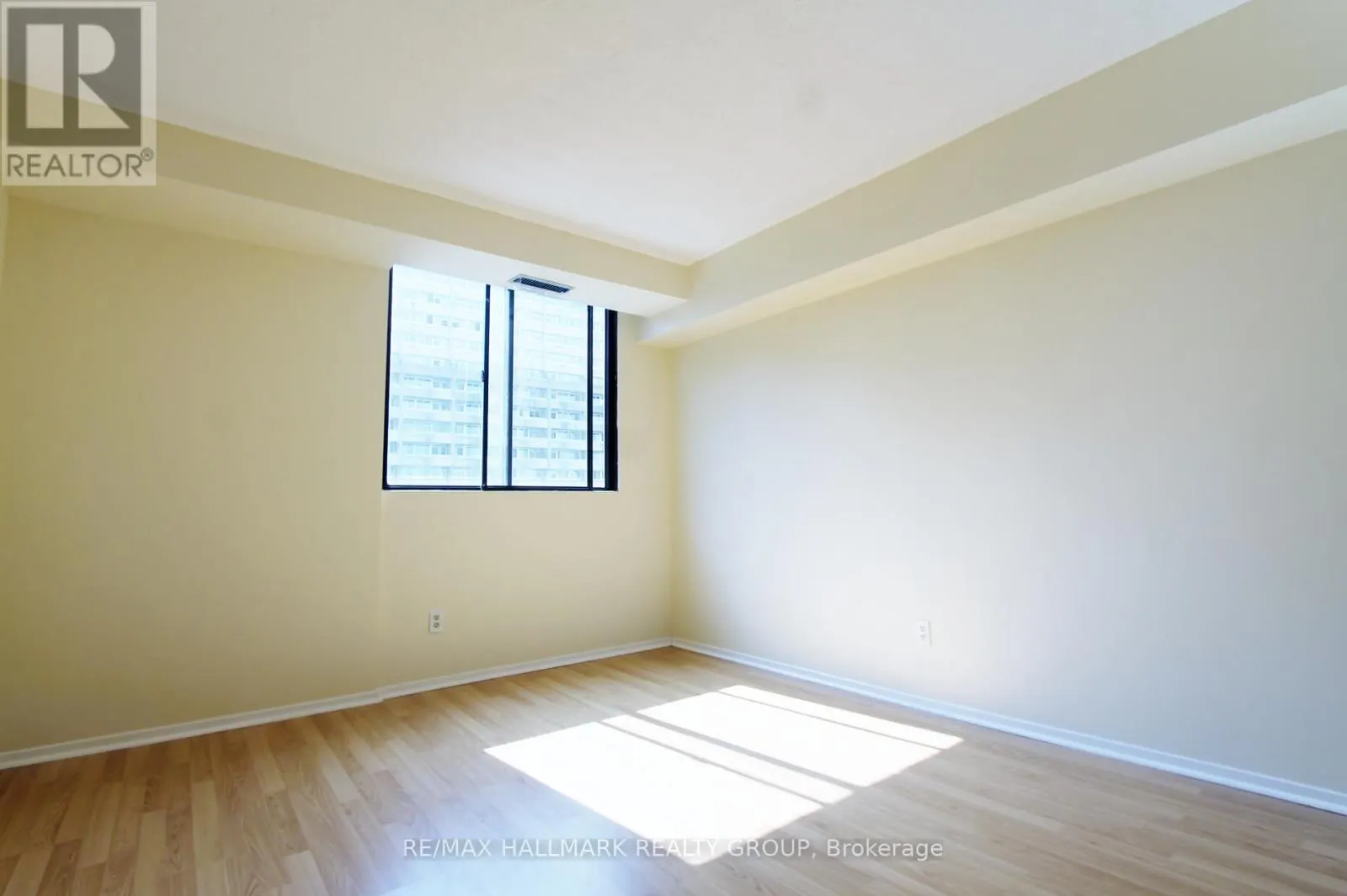 1203 - 200 BAY STREET