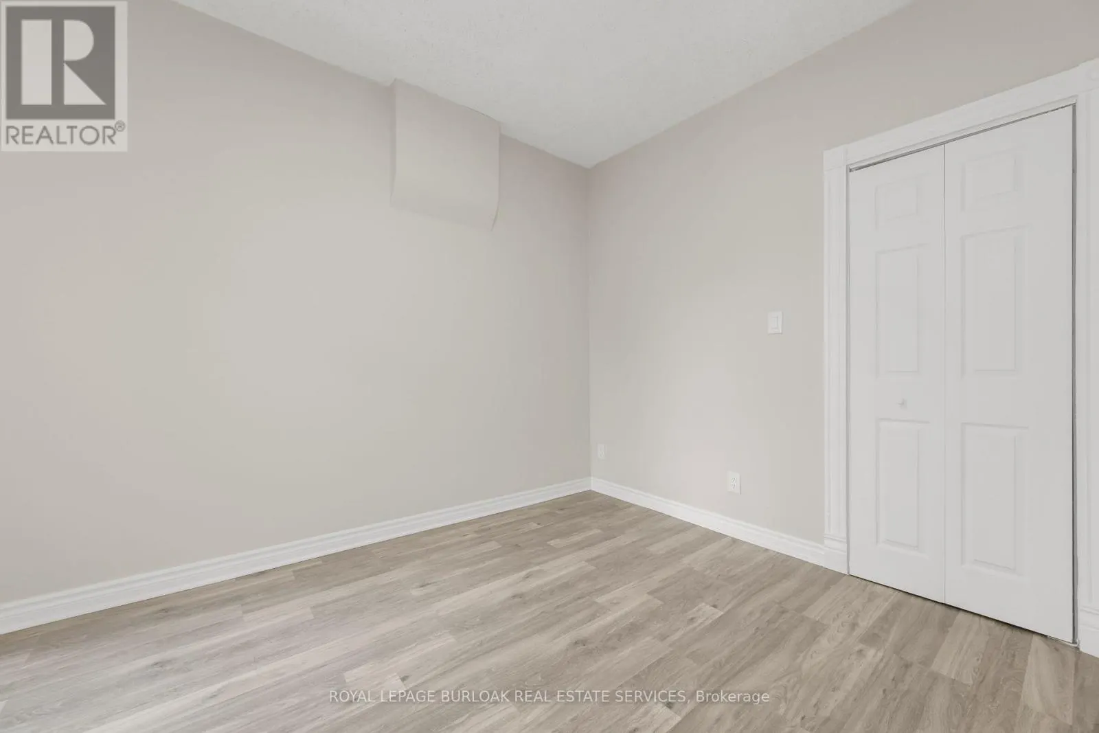16 MURRAY STREET E