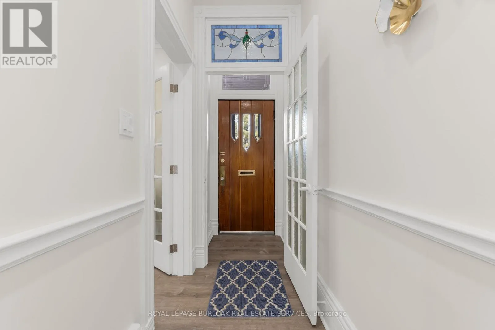 16 MURRAY STREET E