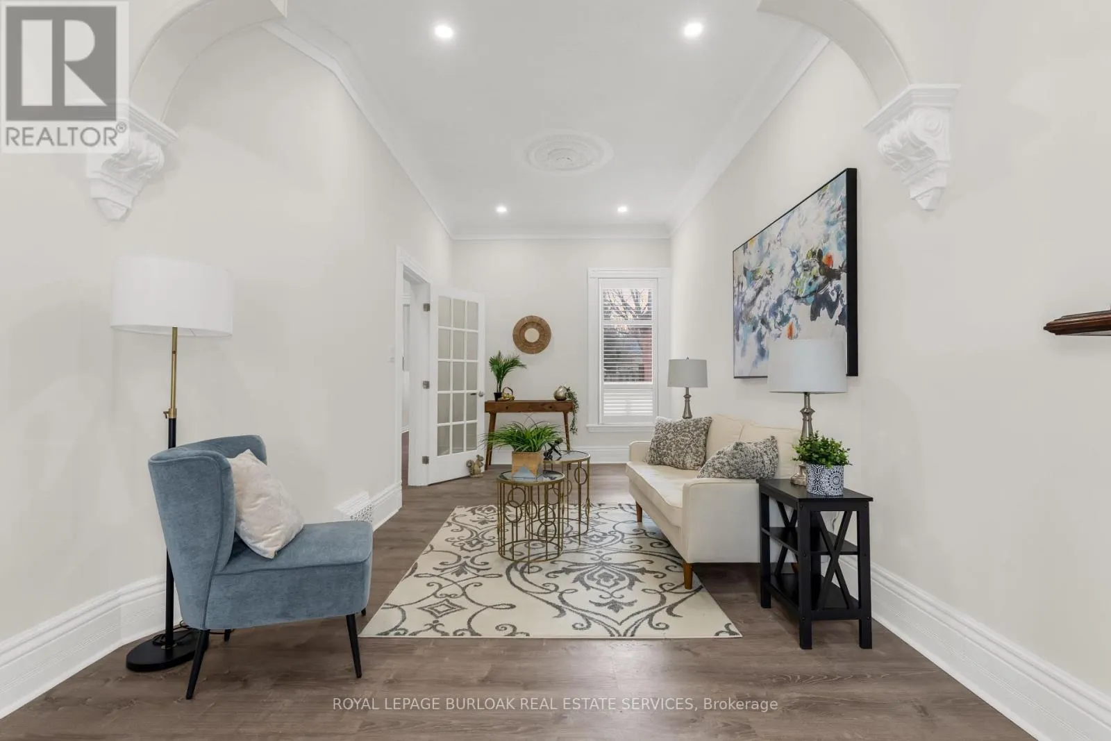 16 MURRAY STREET E