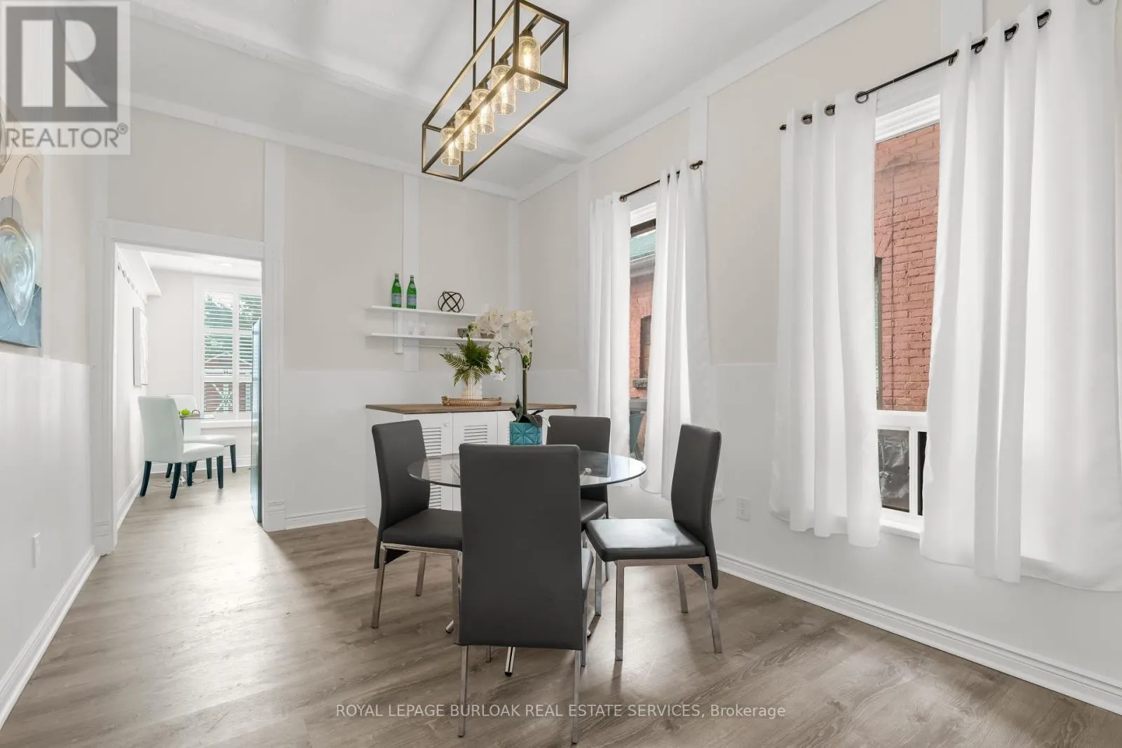16 MURRAY STREET E