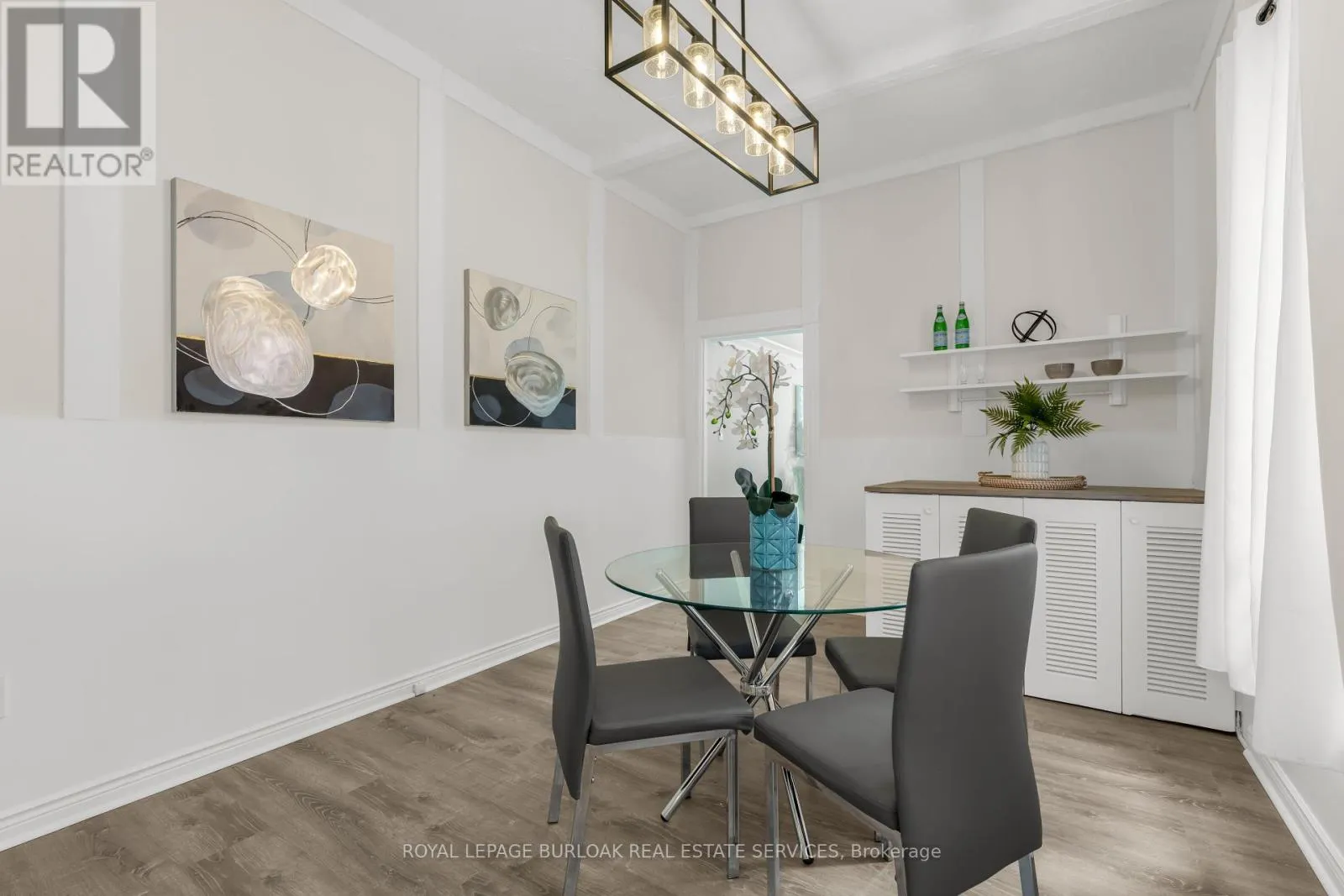16 MURRAY STREET E